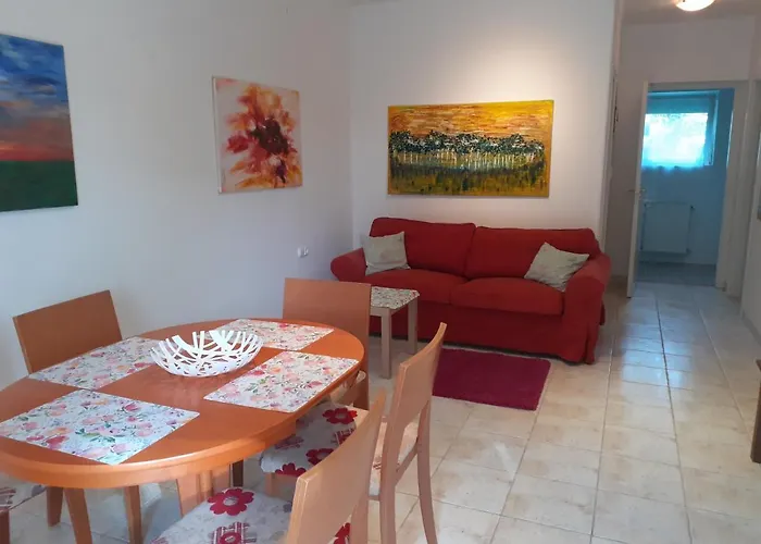 Rose Apartment *